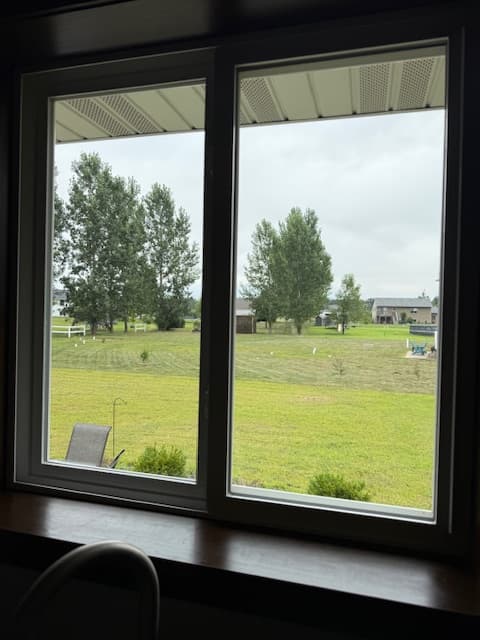 Window after professional cleaning with clearer glass from the Windows 419 set